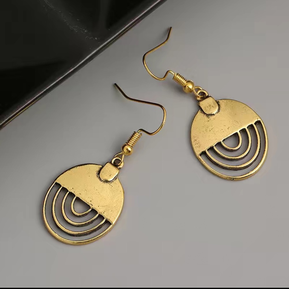 NEW Vintage Round Bronze Hollow Hook Earrings - Picture 3 of 5